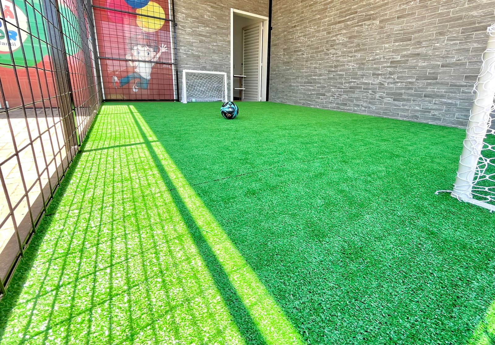 Mini campo de futebol com grama sintética